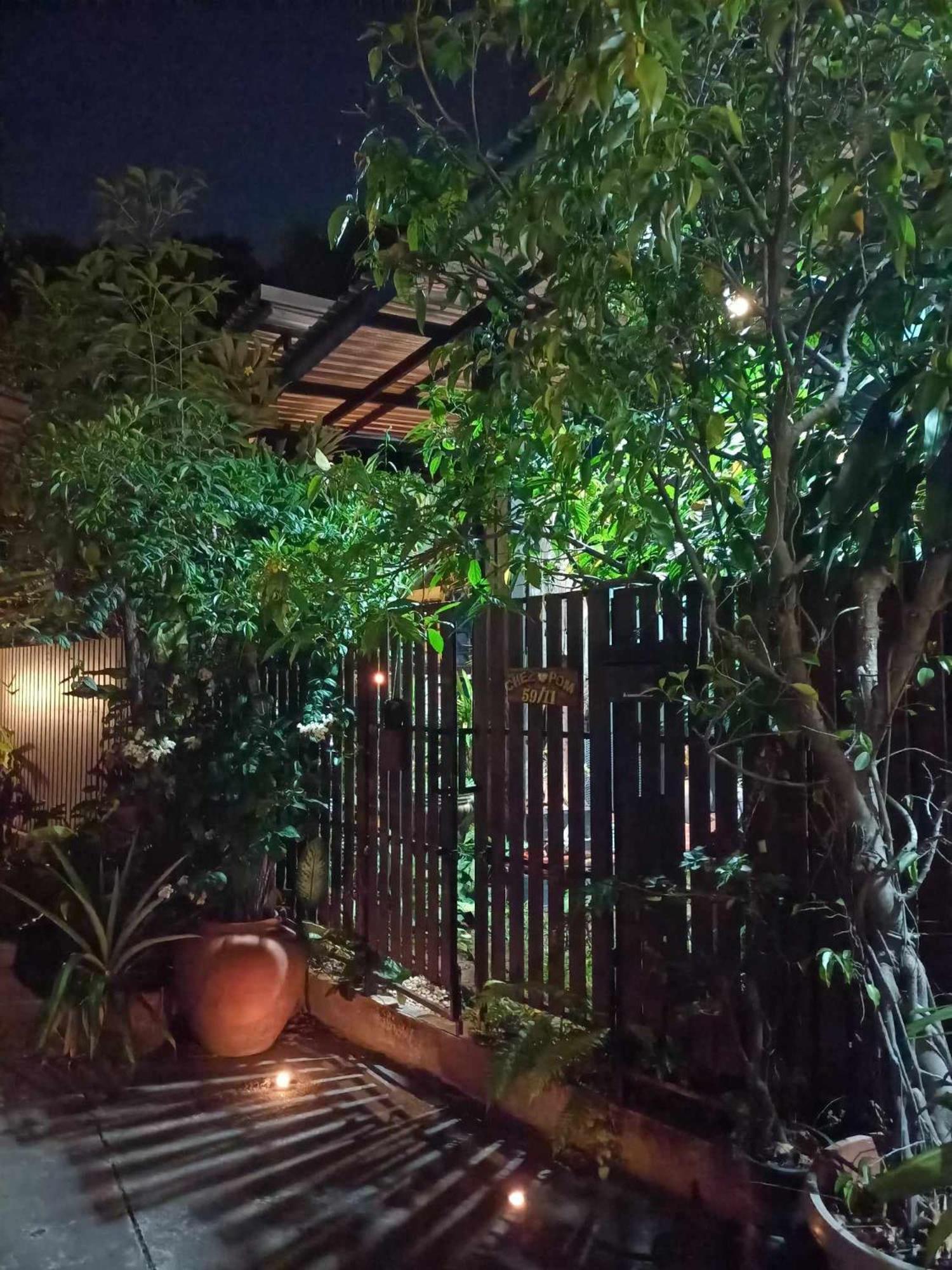 Chez Pom Hotel Chiang Mai Exterior photo