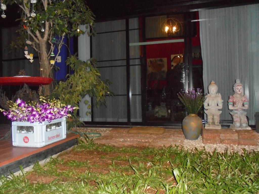 Chez Pom Hotel Chiang Mai Exterior photo